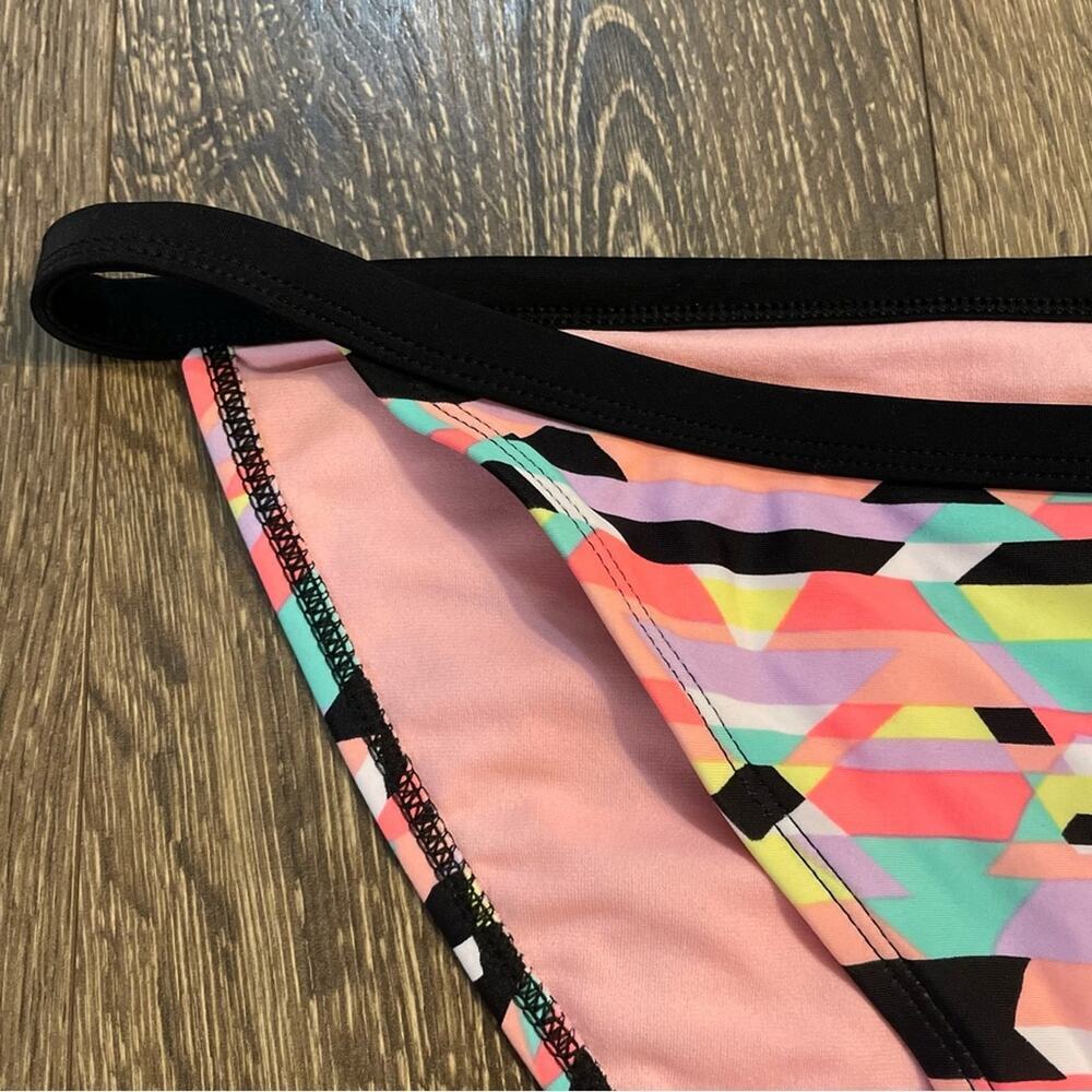 BNWT! XHILIRATION Geometric Patterned Swimsuit Bottoms Size L - Picture 2 of 6